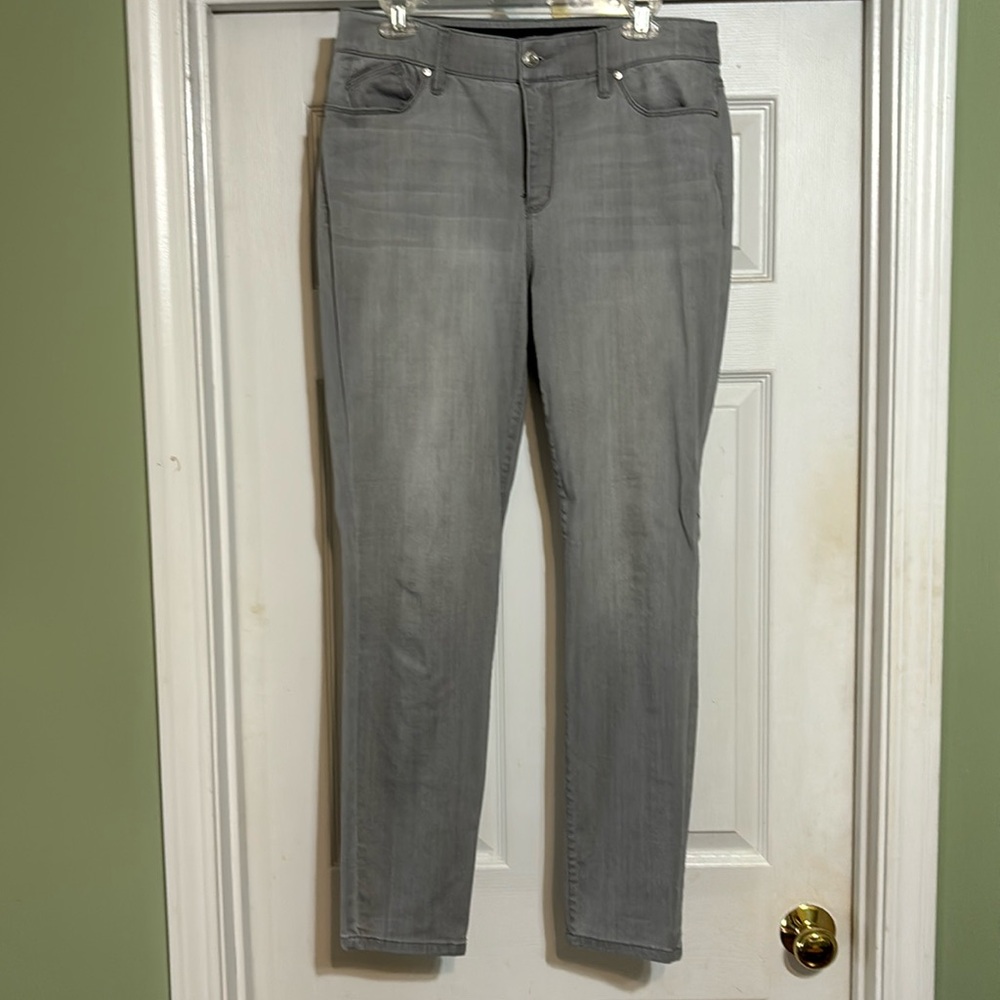 Chico’s grey ankle jean size 1.5 R in excellent condition.